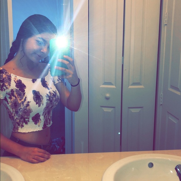 Meet your Posher, Isabella - Picture 2 of 2